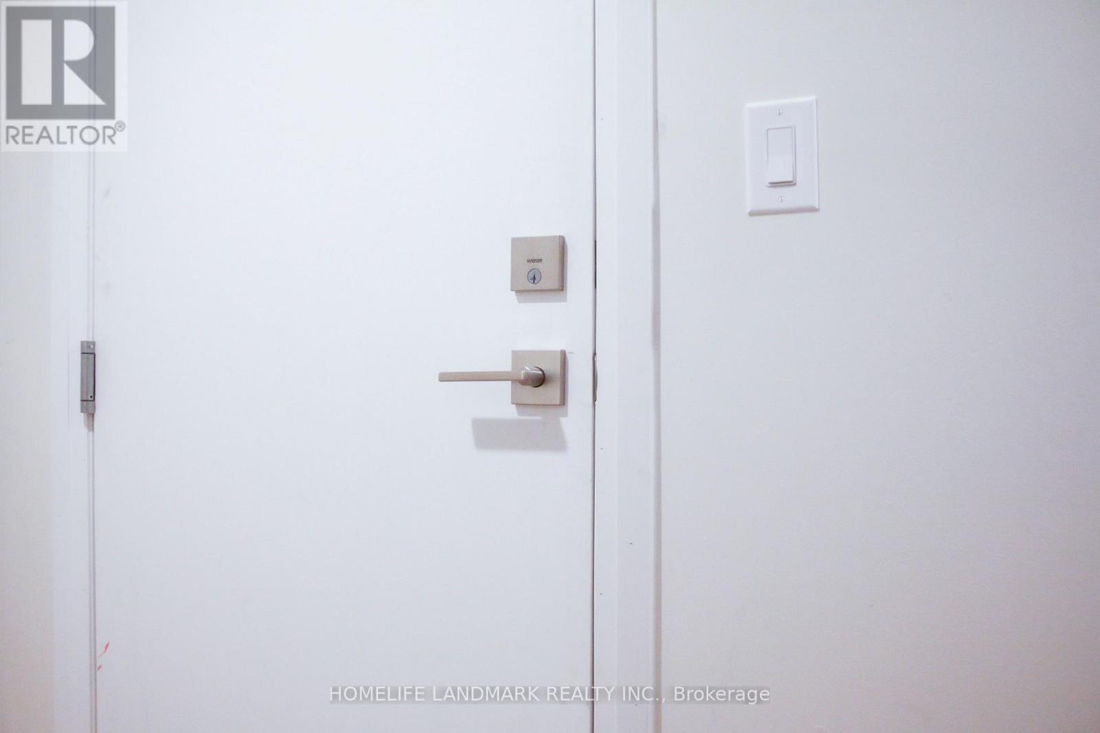 65 Glenwood Crescent, Toronto, Ontario  M4B 1J8 - Photo 2 - E12653608