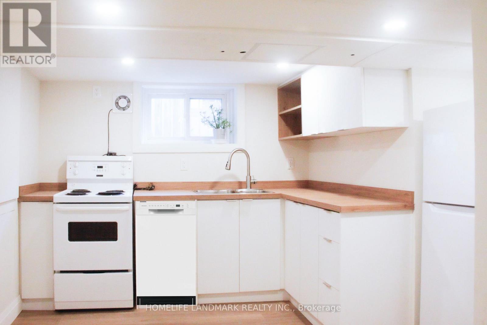 65 Glenwood Crescent, Toronto, Ontario  M4B 1J8 - Photo 3 - E12653608