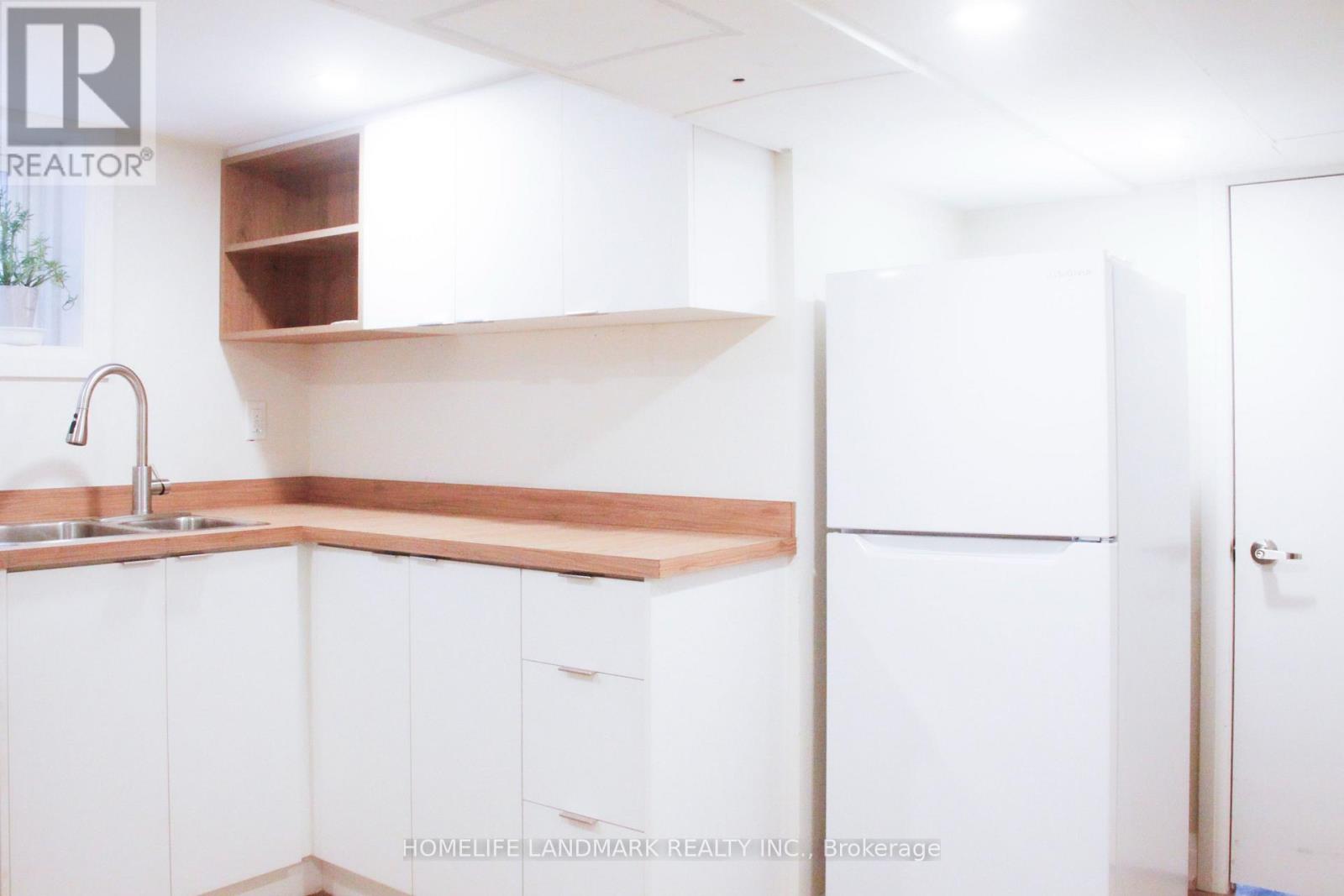 65 Glenwood Crescent, Toronto, Ontario  M4B 1J8 - Photo 4 - E12653608