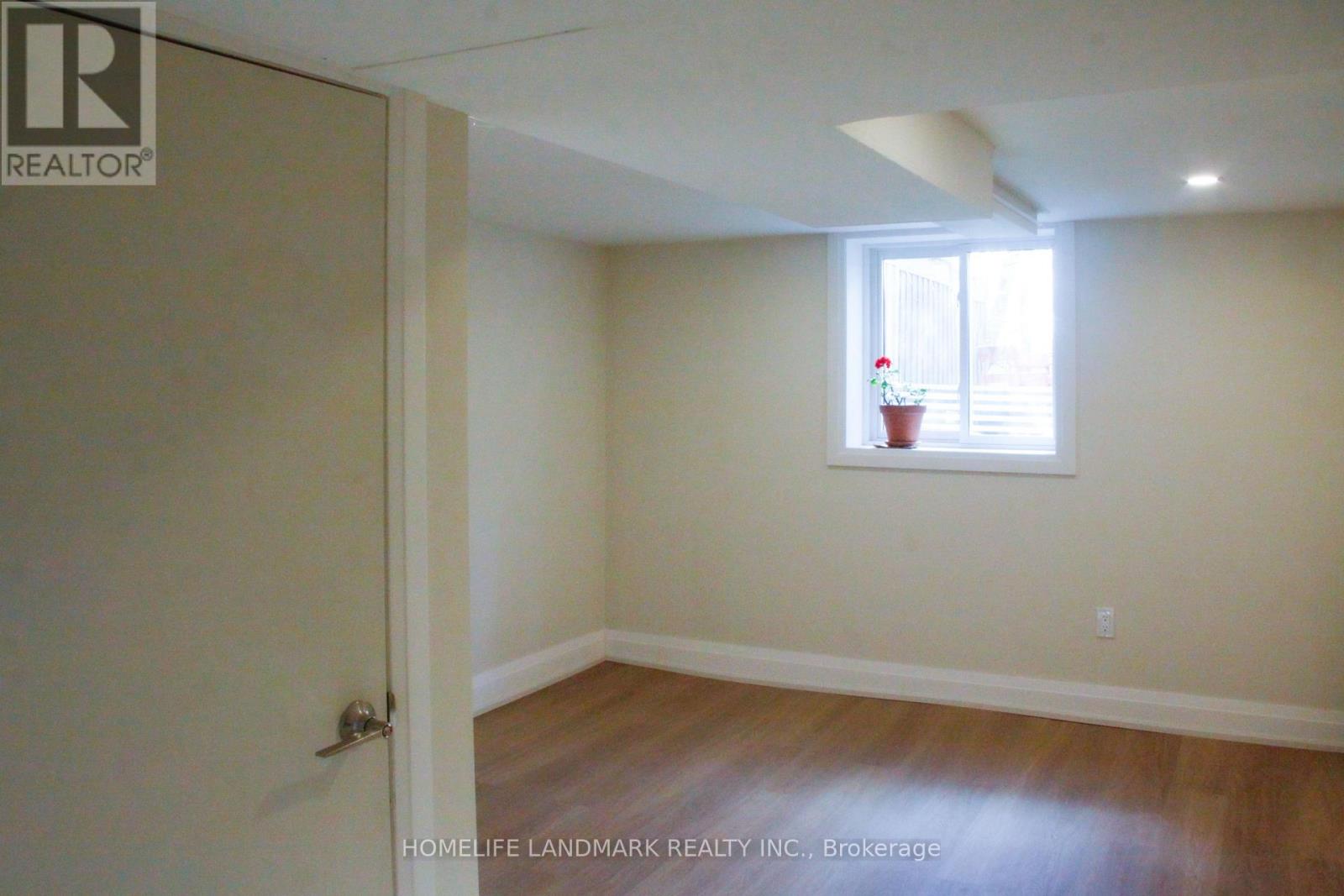 65 Glenwood Crescent, Toronto, Ontario  M4B 1J8 - Photo 7 - E12653608