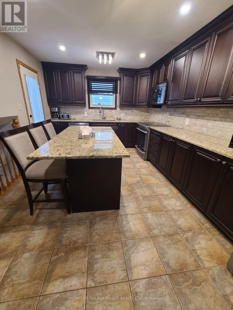 3 Cora Drive, Kitchener, Ontario  N2N 3C6 - Photo 2 - X12653614