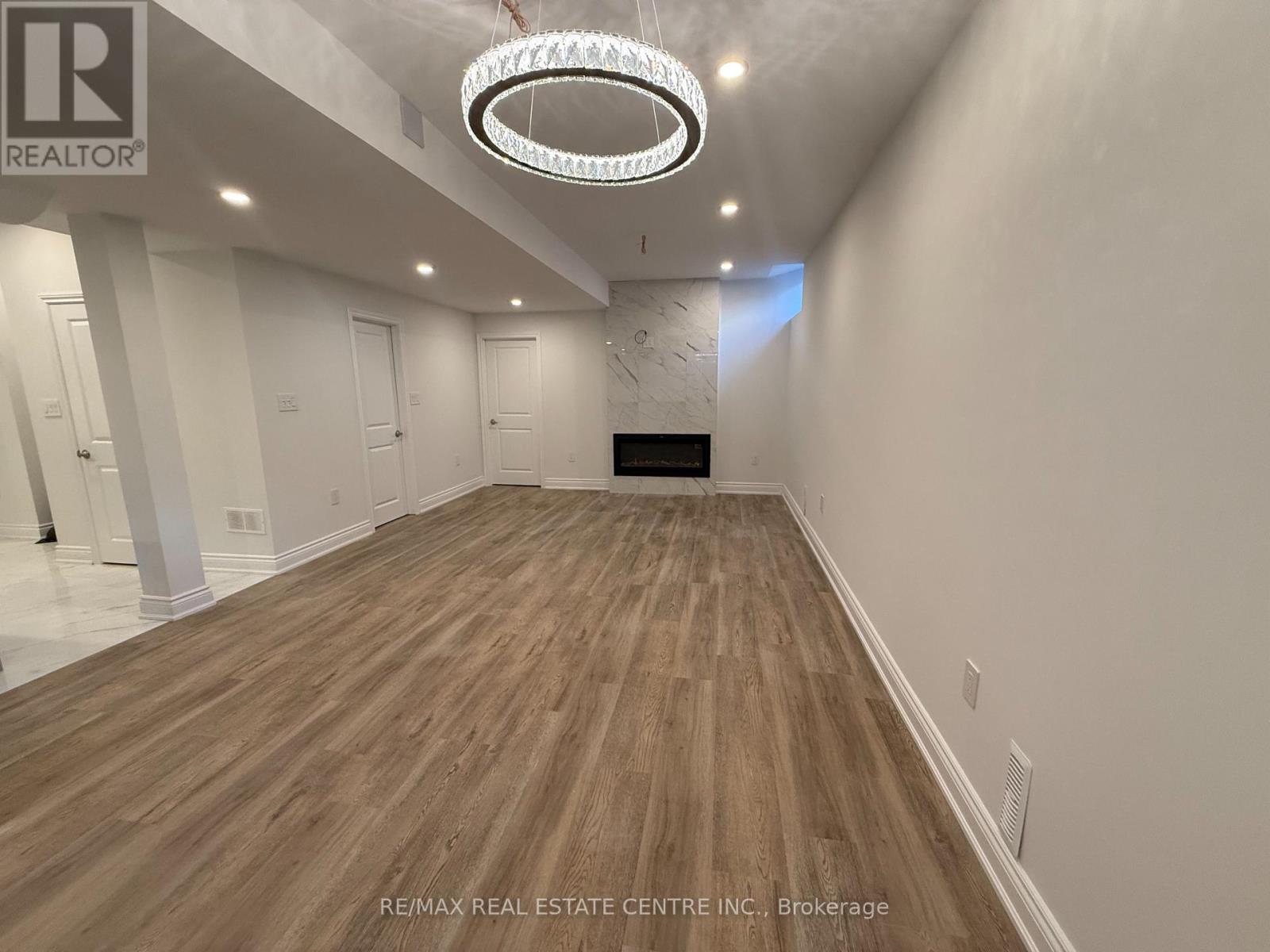 2379 Charles Cornwall Avenue, Oakville, Ontario  L6M 5M5 - Photo 6 - W12653500