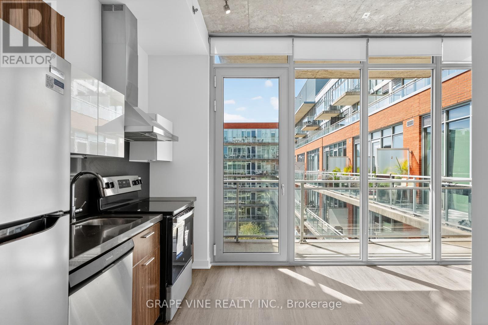 750 - 340 Mcleod Street, Ottawa, Ontario K2P 1A4 - Photo 10 - X12653618