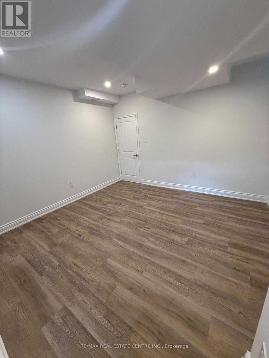 2379 Charles Cornwall Avenue, Oakville, Ontario  L6M 5M5 - Photo 10 - W12653500