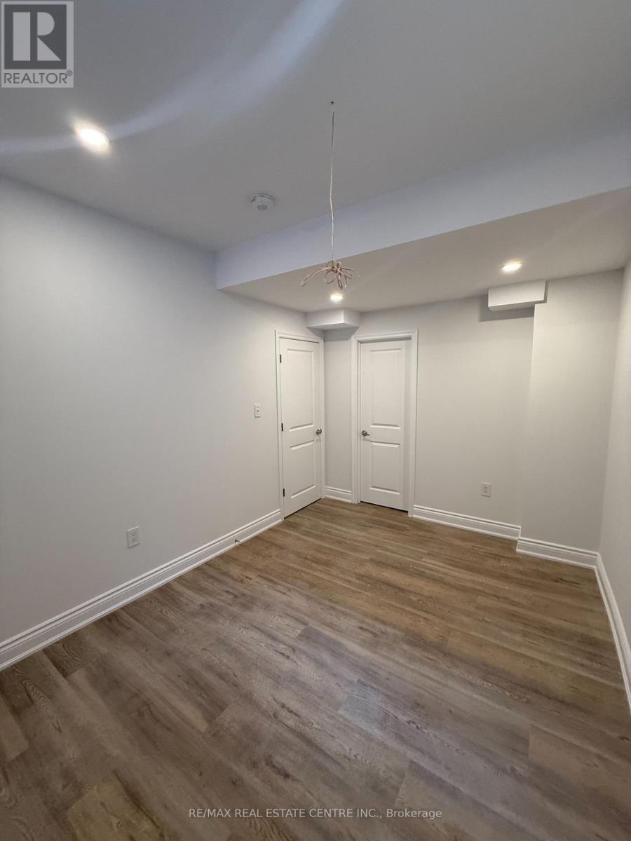 2379 Charles Cornwall Avenue, Oakville, Ontario  L6M 5M5 - Photo 11 - W12653500