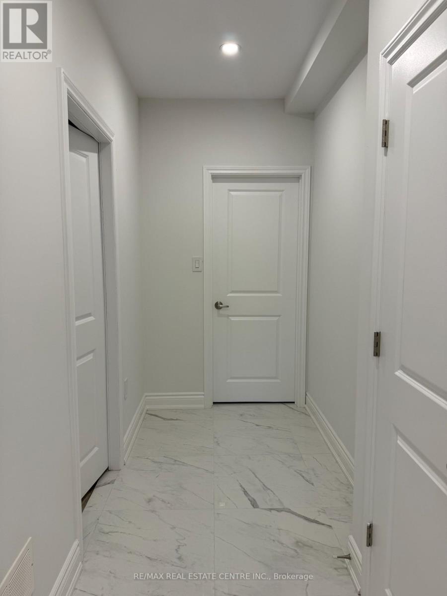 2379 Charles Cornwall Avenue, Oakville, Ontario  L6M 5M5 - Photo 8 - W12653500