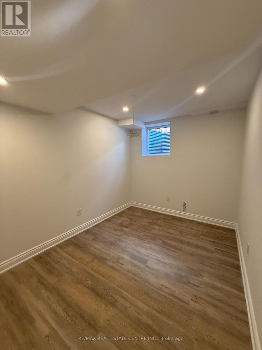 2379 Charles Cornwall Avenue, Oakville, Ontario  L6M 5M5 - Photo 12 - W12653500