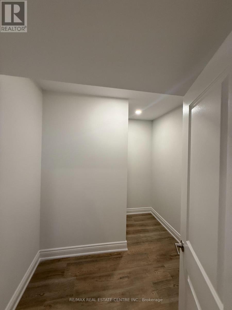 2379 Charles Cornwall Avenue, Oakville, Ontario  L6M 5M5 - Photo 13 - W12653500