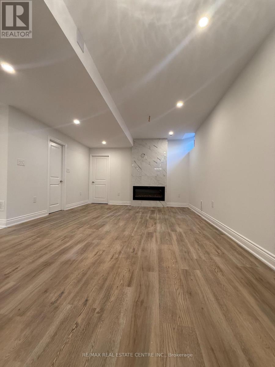 2379 Charles Cornwall Avenue, Oakville, Ontario  L6M 5M5 - Photo 5 - W12653500