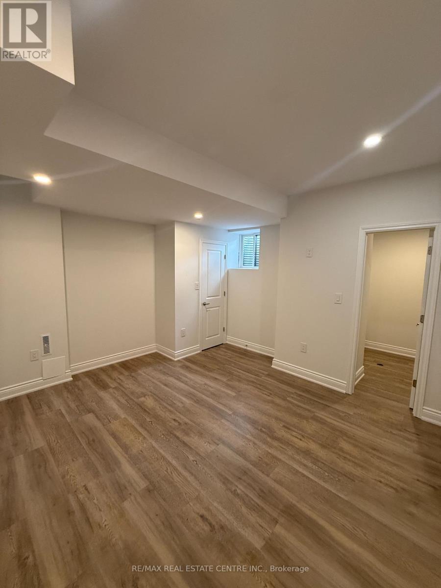 2379 Charles Cornwall Avenue, Oakville, Ontario  L6M 5M5 - Photo 9 - W12653500