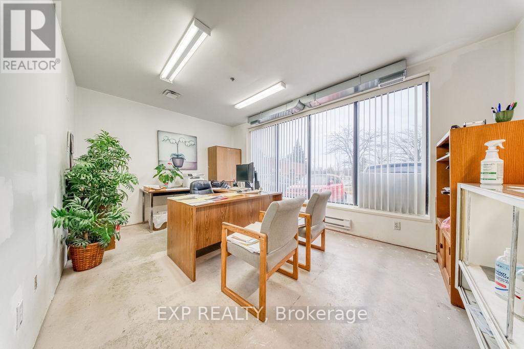 10 - 110 Pony Drive, Newmarket, Ontario  L3Y 7B6 - Photo 5 - N12639678