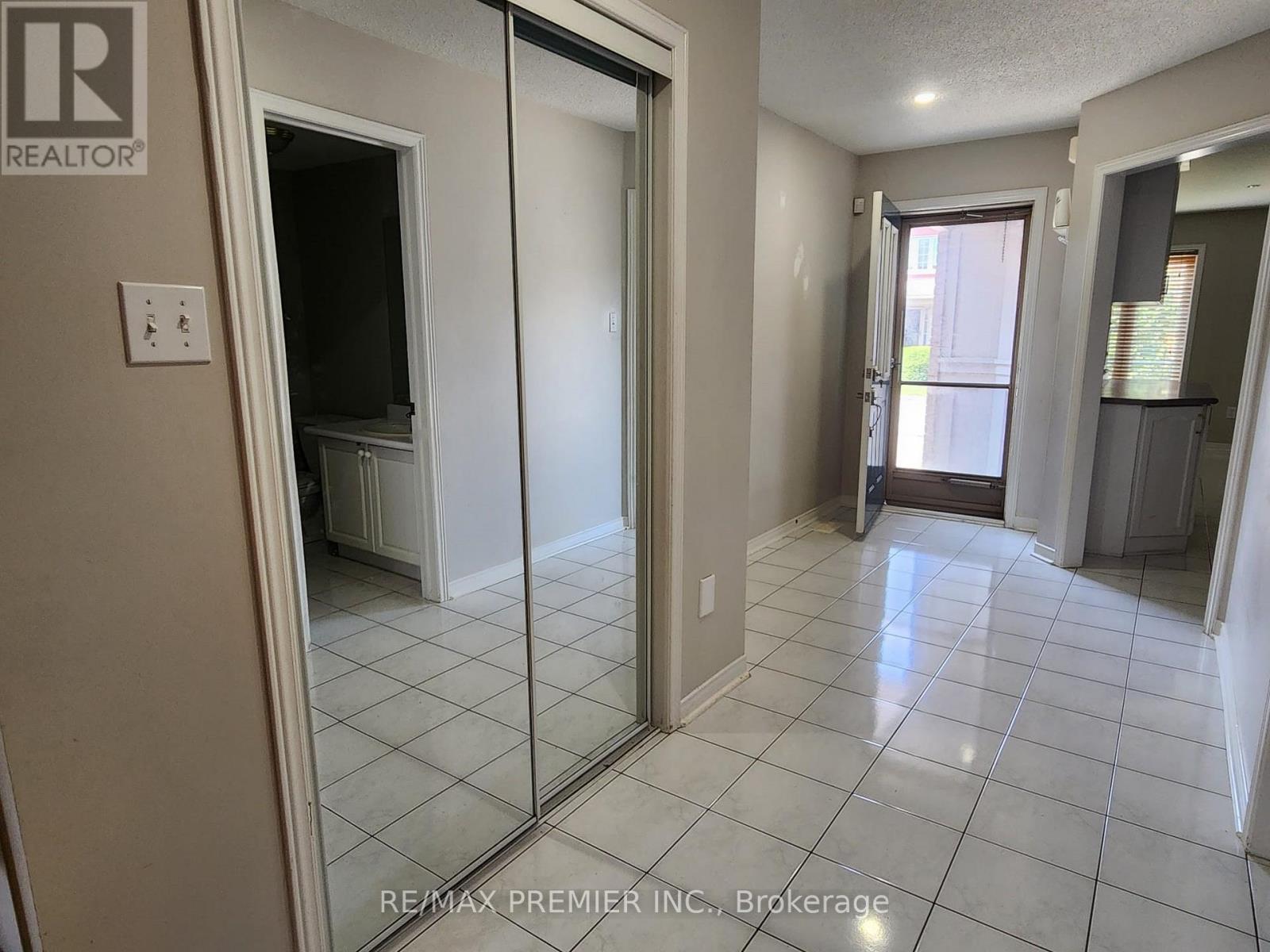 46 - 58 Louana Crescent, Vaughan, Ontario  L4L 8X2 - Photo 2 - N12650818