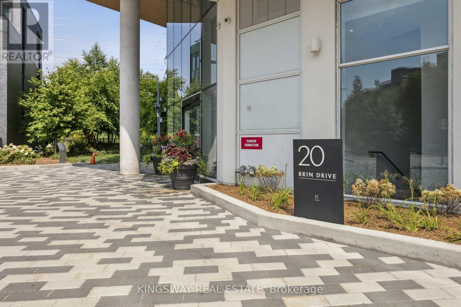 604 - 20 Brin Drive, Toronto, Ontario  M8X 0B2 - Photo 2 - W12653622