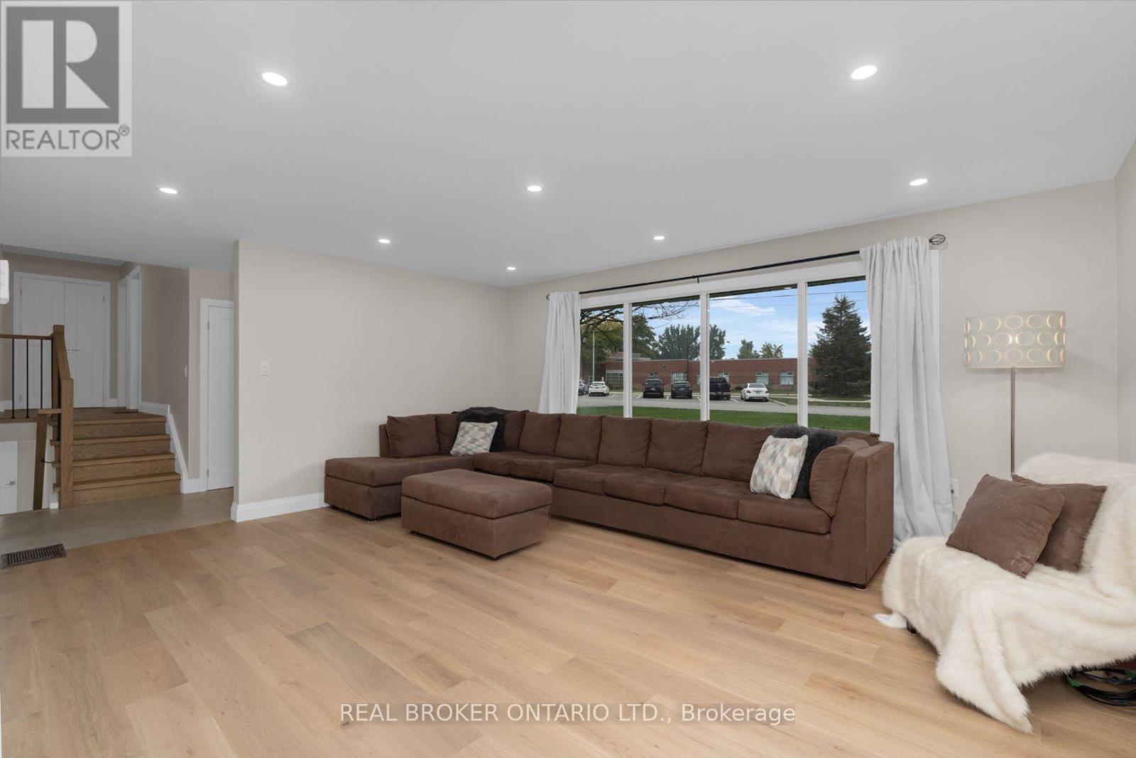 17 Locke Avenue, Clearview, Ontario  L0M 1S0 - Photo 6 - S12427999