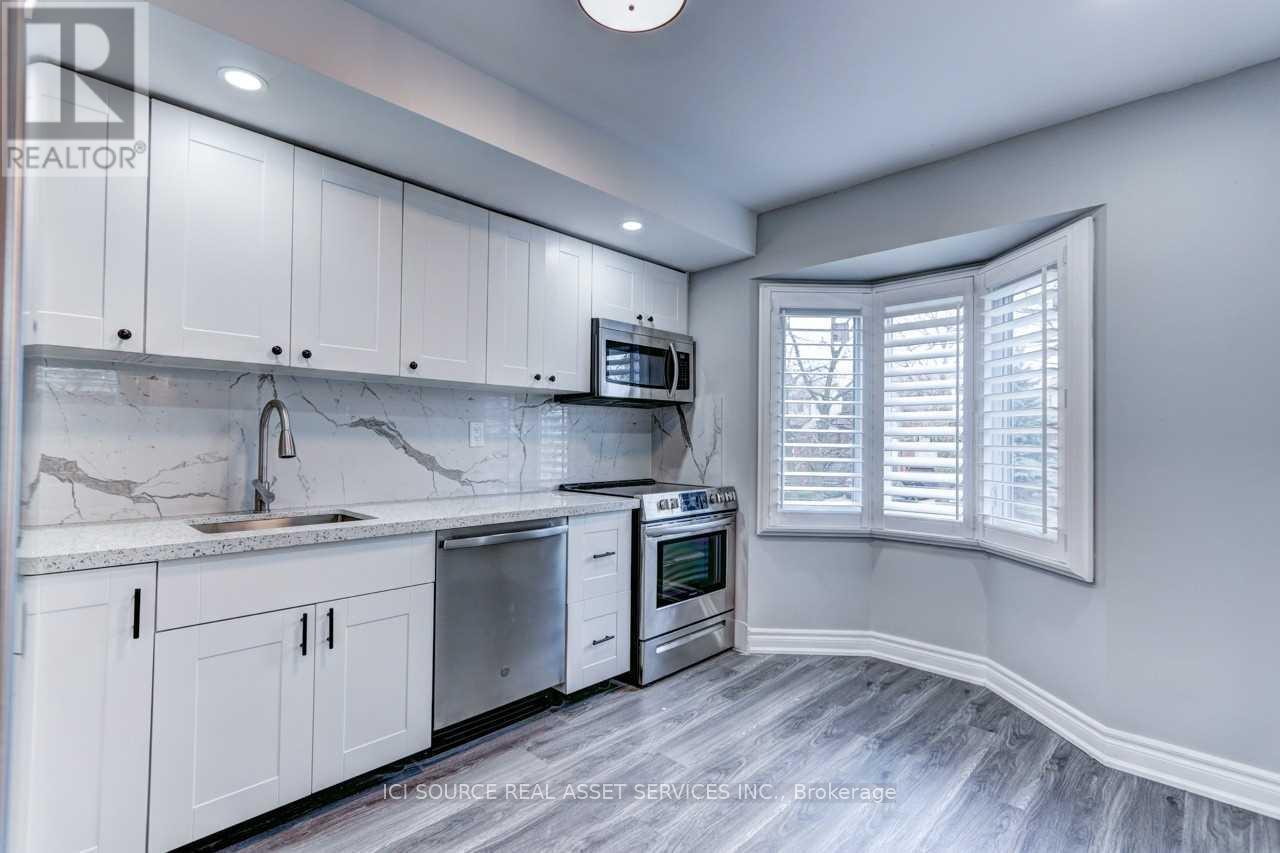 16 Normandy Place, Oakville, Ontario  L6K 1S1 - Photo 5 - W12550064