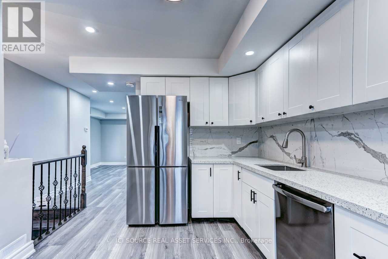 16 Normandy Place, Oakville, Ontario  L6K 1S1 - Photo 7 - W12550064