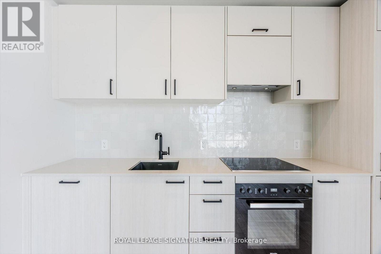 1820 - 1 Quarrington Lane, Toronto, Ontario  M3C 0S4 - Photo 11 - C12653630