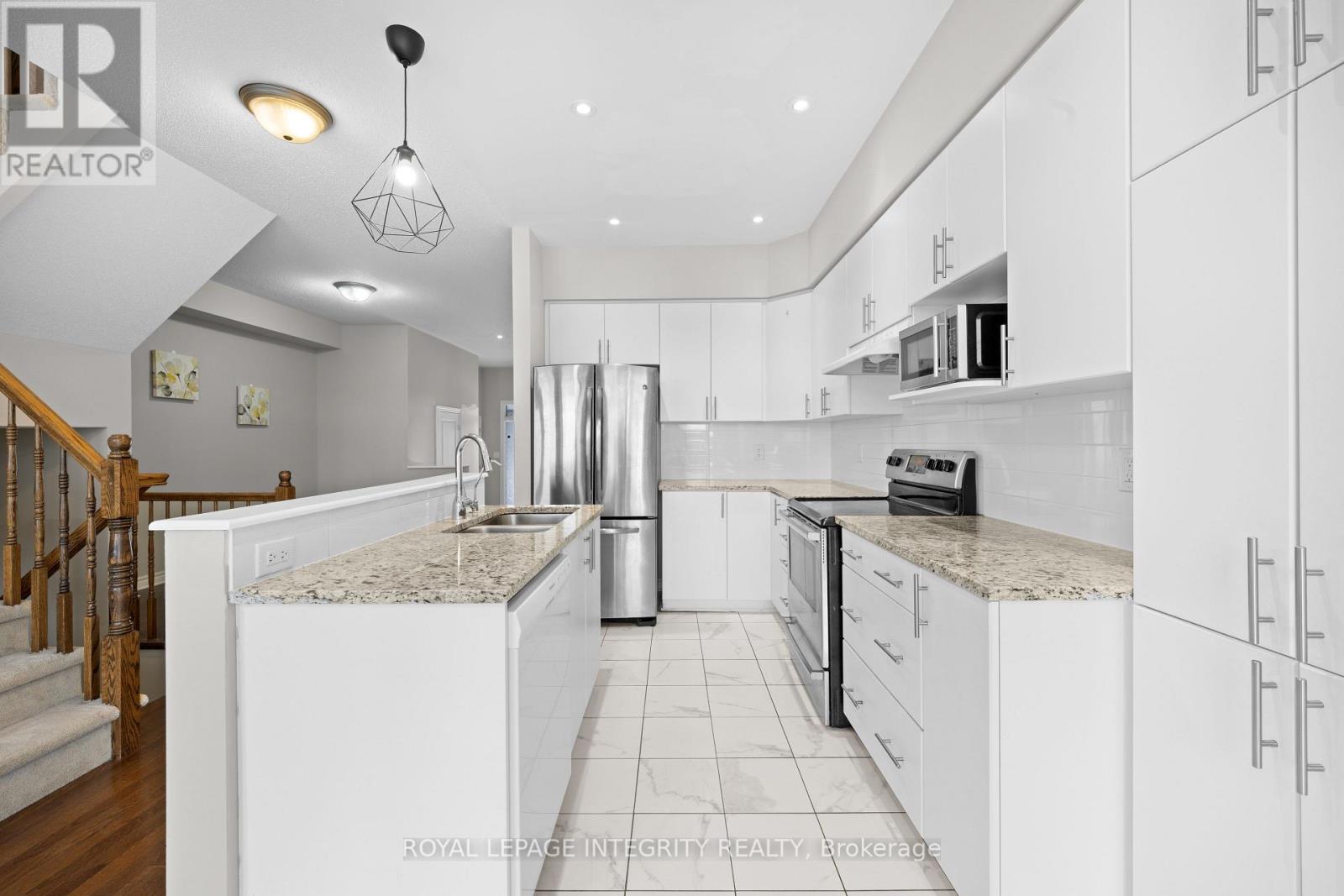 906 Fletcher Circle, Ottawa, Ontario  K2T 0B8 - Photo 12 - X12653652