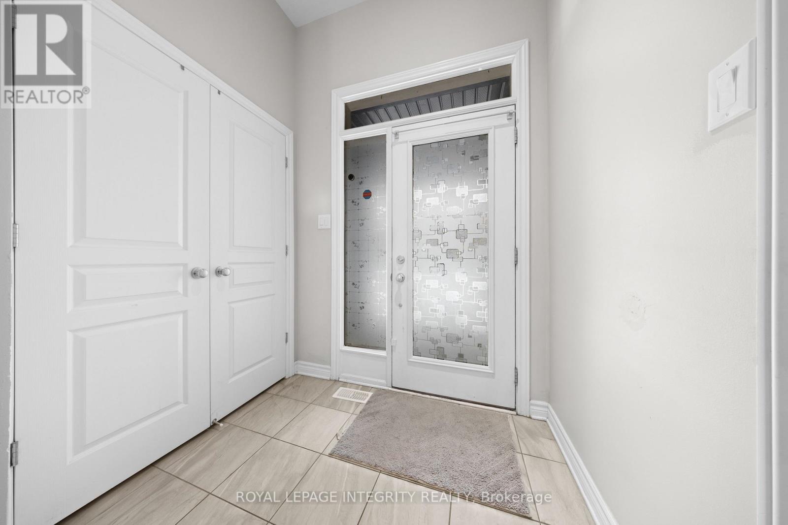 906 Fletcher Circle, Ottawa, Ontario  K2T 0B8 - Photo 2 - X12653652