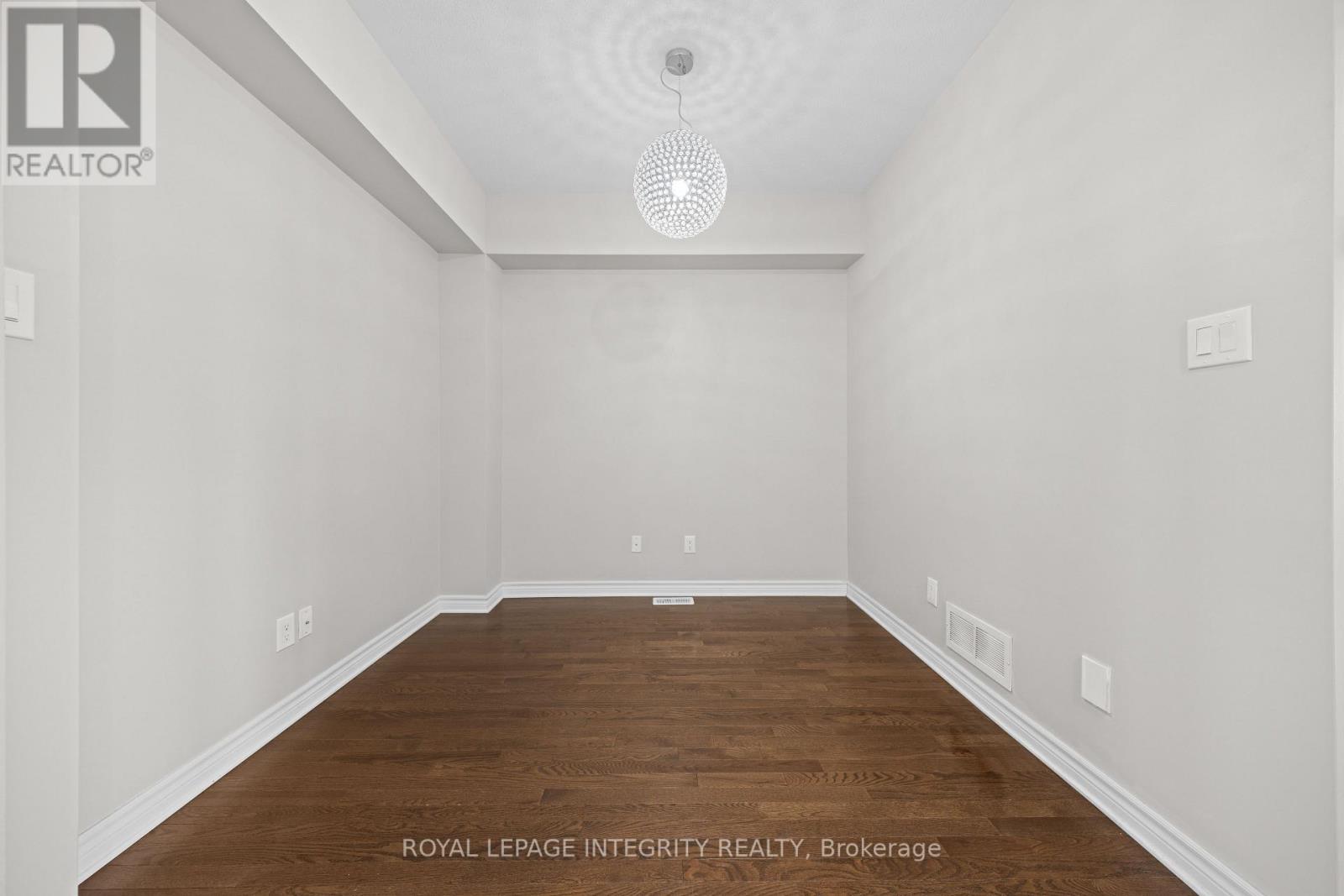 906 Fletcher Circle, Ottawa, Ontario  K2T 0B8 - Photo 7 - X12653652