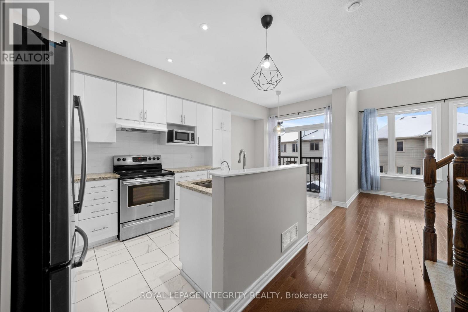 906 Fletcher Circle, Ottawa, Ontario  K2T 0B8 - Photo 9 - X12653652