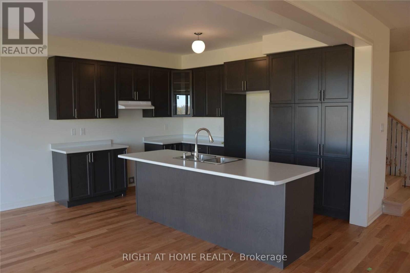 135 Yacht Drive, Clarington, Ontario  L1C 2W3 - Photo 4 - E12653650