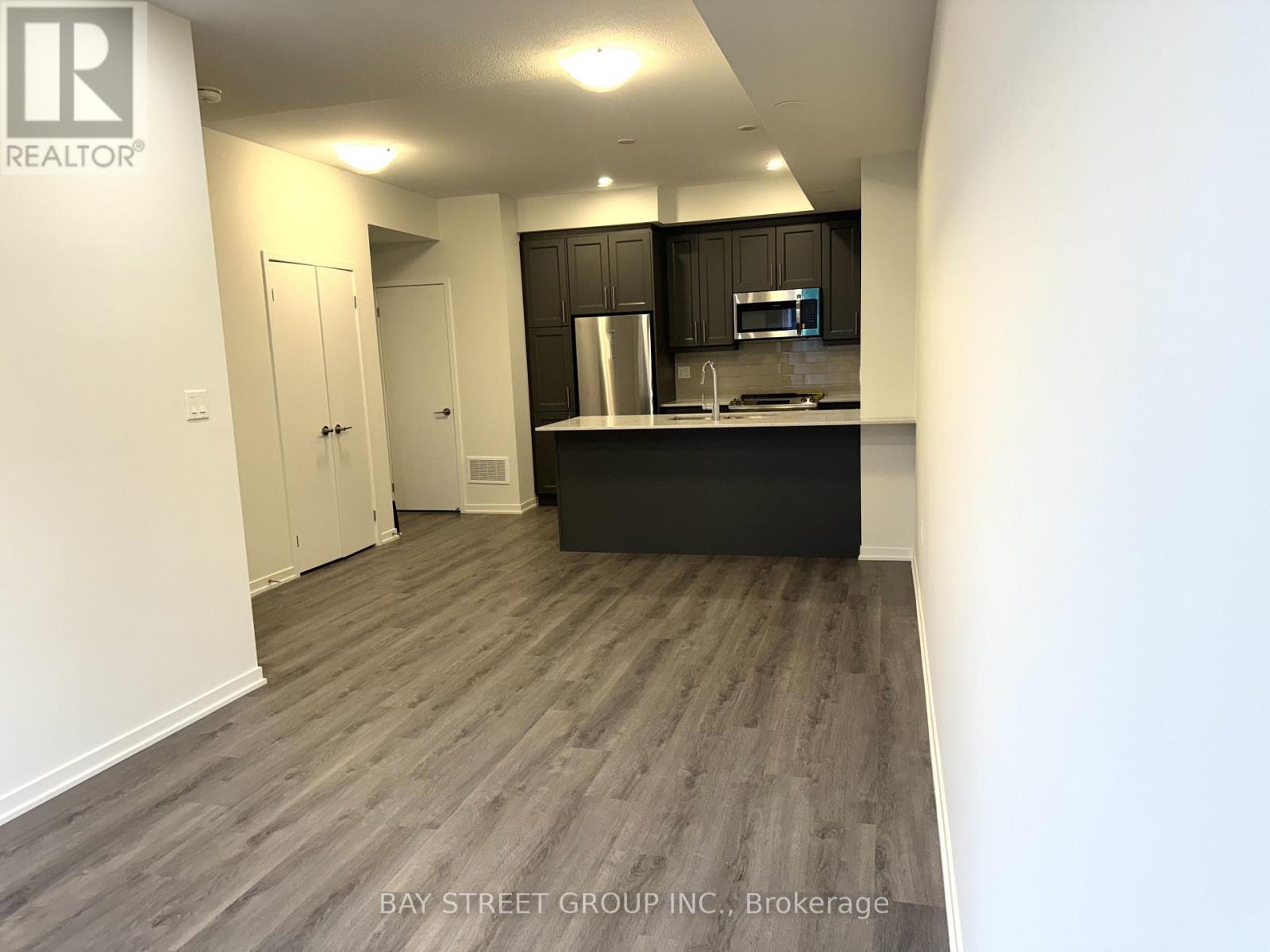 Th307 - 130 Honeycrisp Crescent, Vaughan, Ontario  L4K 0N7 - Photo 5 - N12653656