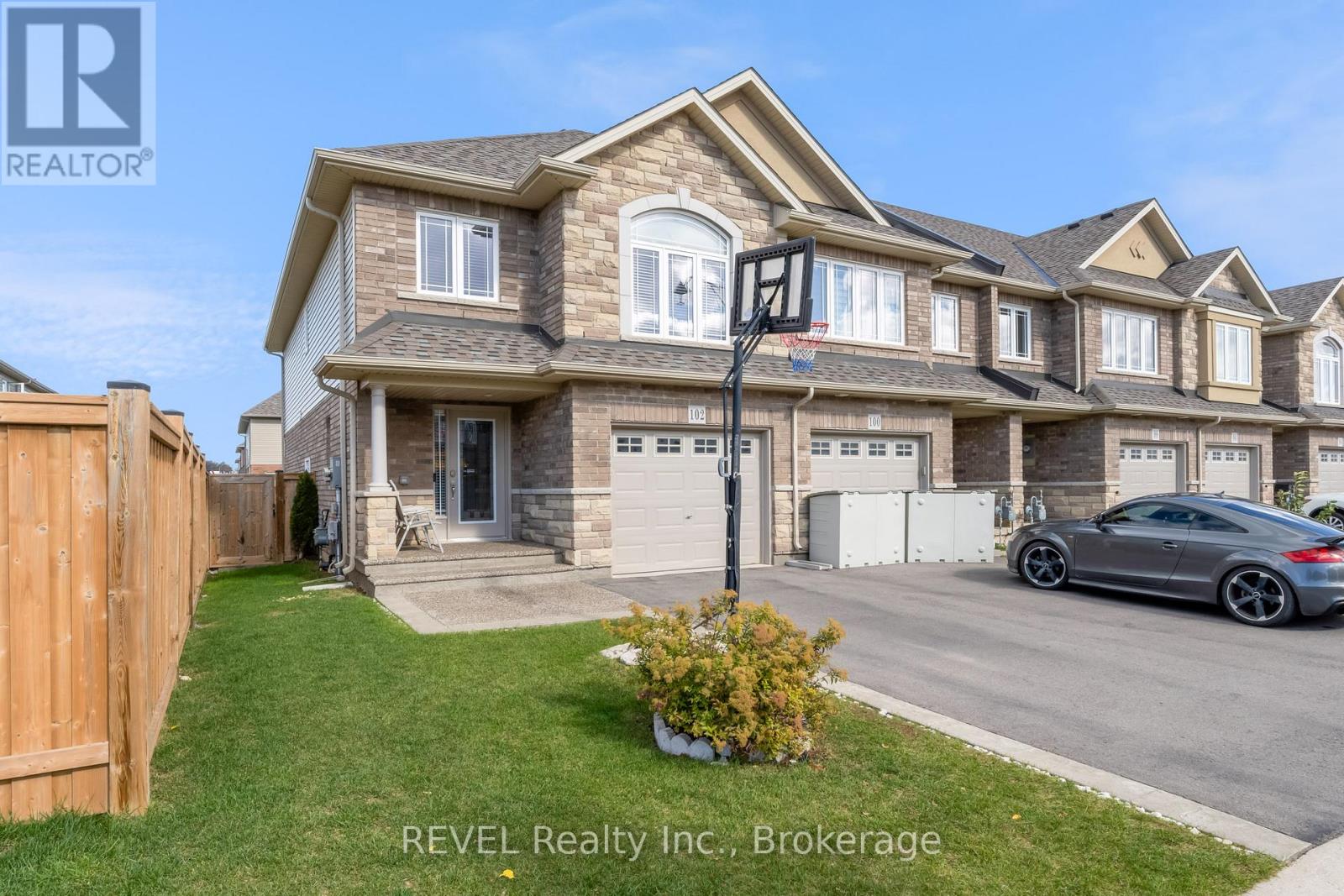 102 CITTADELLA BOULEVARD, Hamilton, Ontario