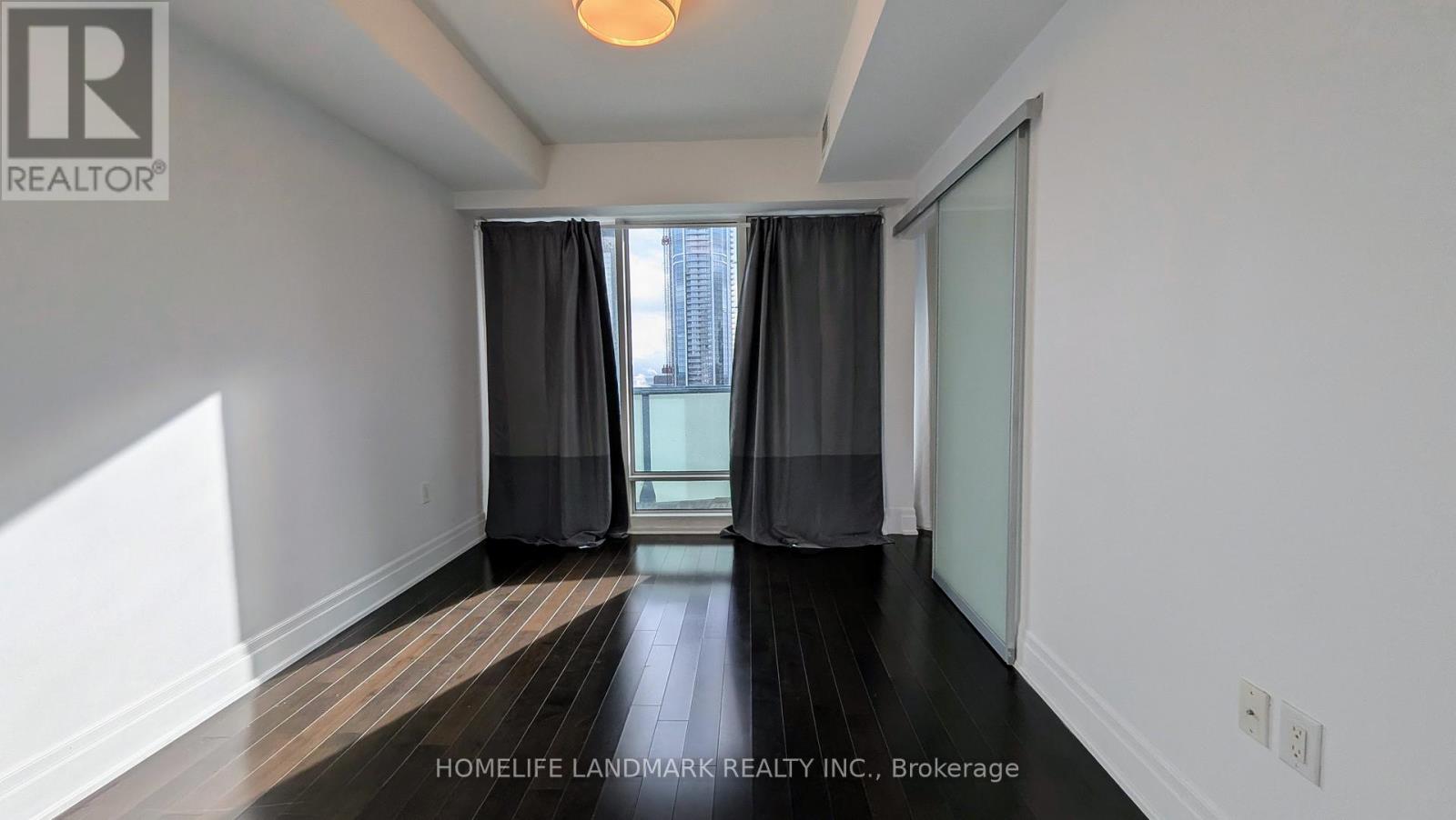 3902 - 8 The Esplanade, Toronto, Ontario  M5E 0A6 - Photo 11 - C12653676