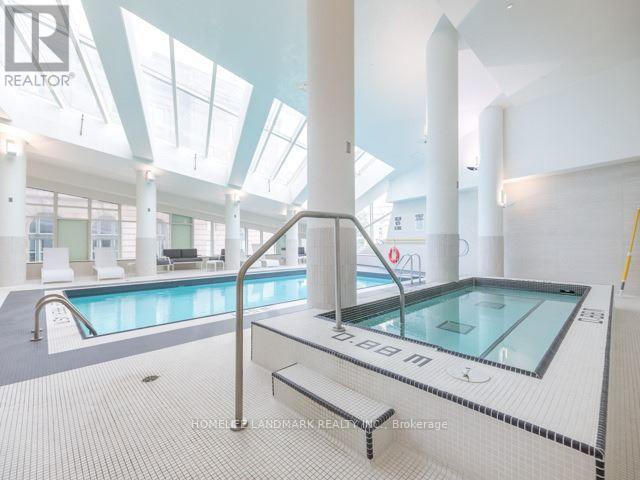 3902 - 8 The Esplanade, Toronto, Ontario  M5E 0A6 - Photo 15 - C12653676