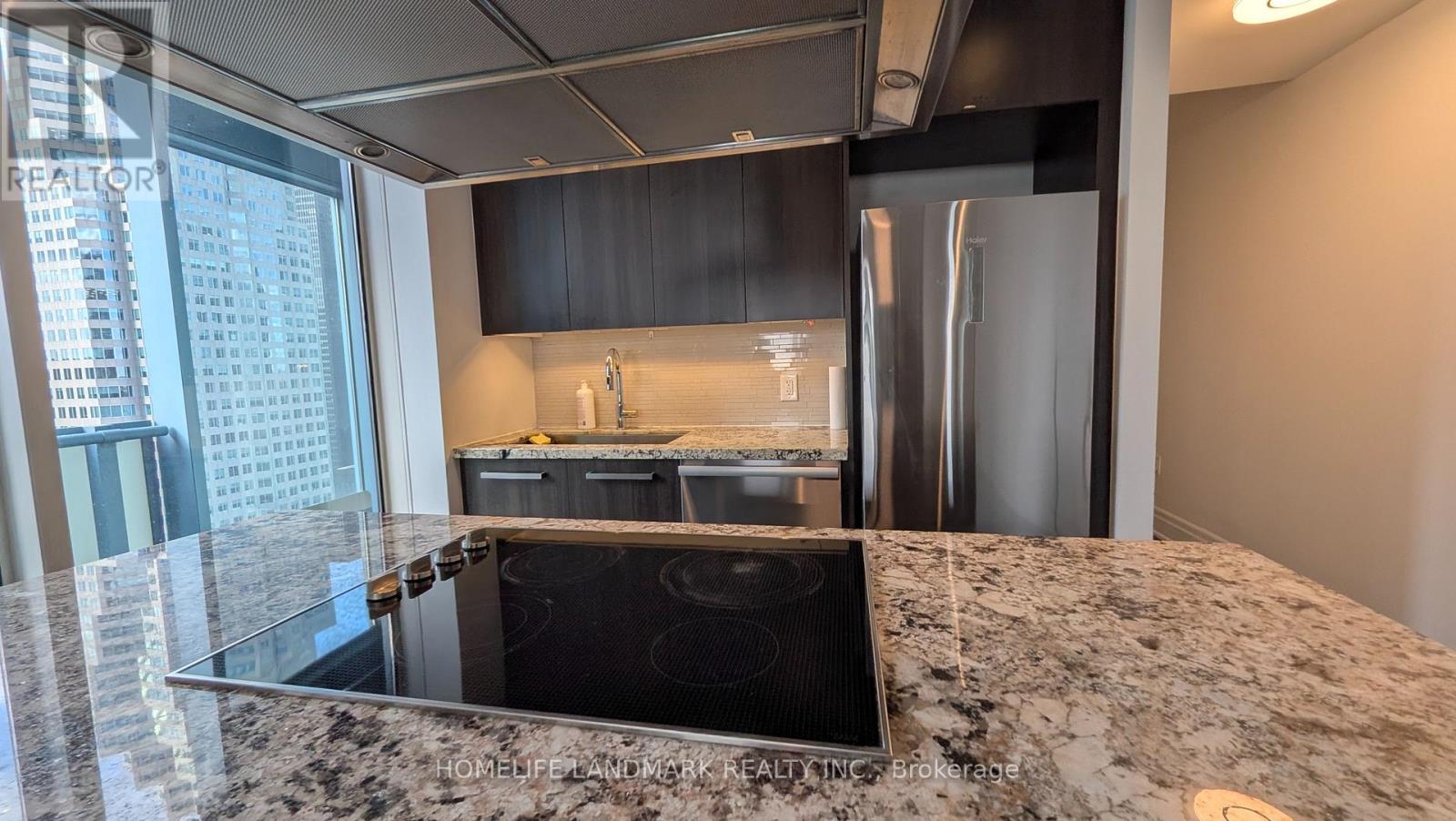 3902 - 8 The Esplanade, Toronto, Ontario  M5E 0A6 - Photo 2 - C12653676