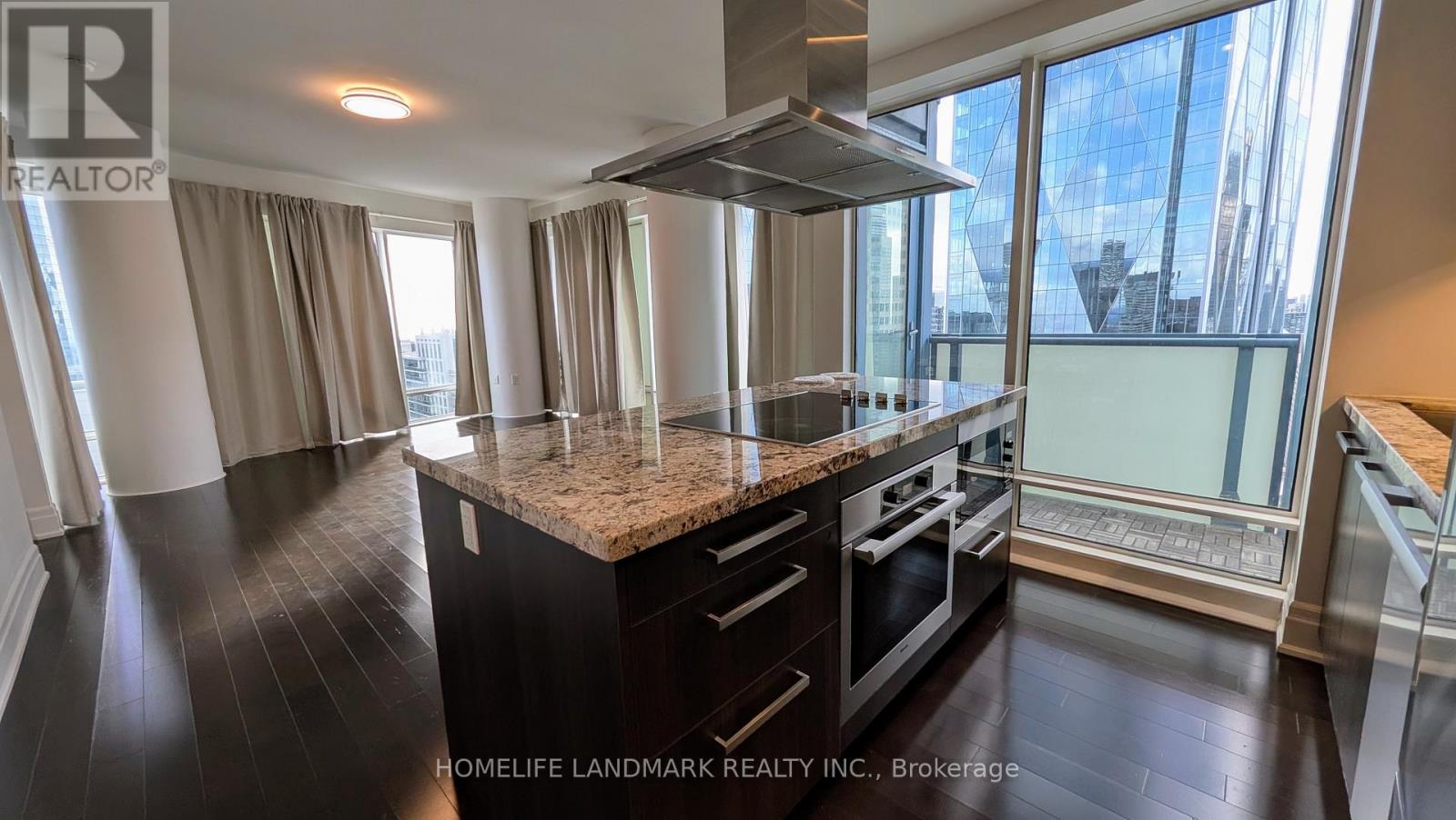 3902 - 8 The Esplanade, Toronto, Ontario  M5E 0A6 - Photo 4 - C12653676