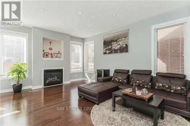 79 Acer Crescent, Whitchurch-Stouffville, Ontario  L4A 0V5 - Photo 3 - N12653668