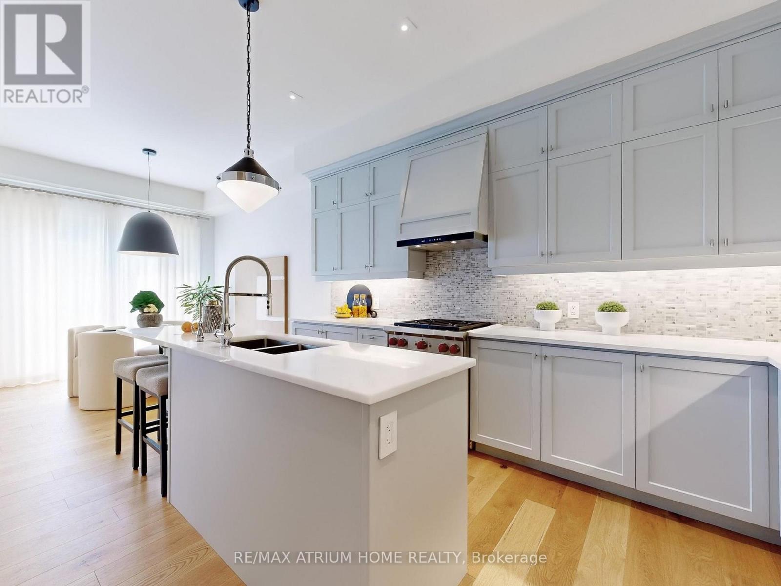 7 Orbit Avenue, Richmond Hill, Ontario  L4C 4Z2 - Photo 10 - N12653672