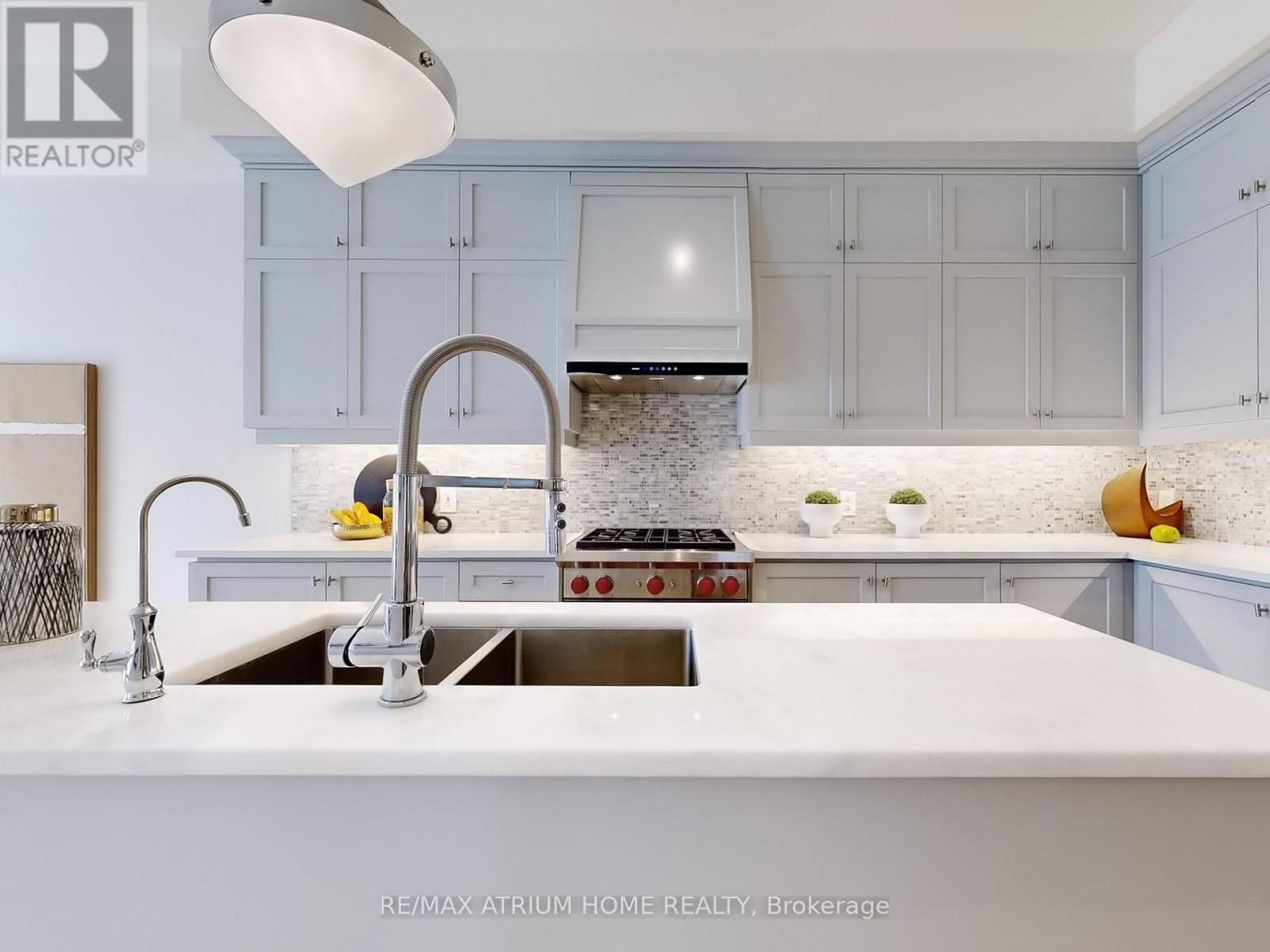 7 Orbit Avenue, Richmond Hill, Ontario  L4C 4Z2 - Photo 11 - N12653672