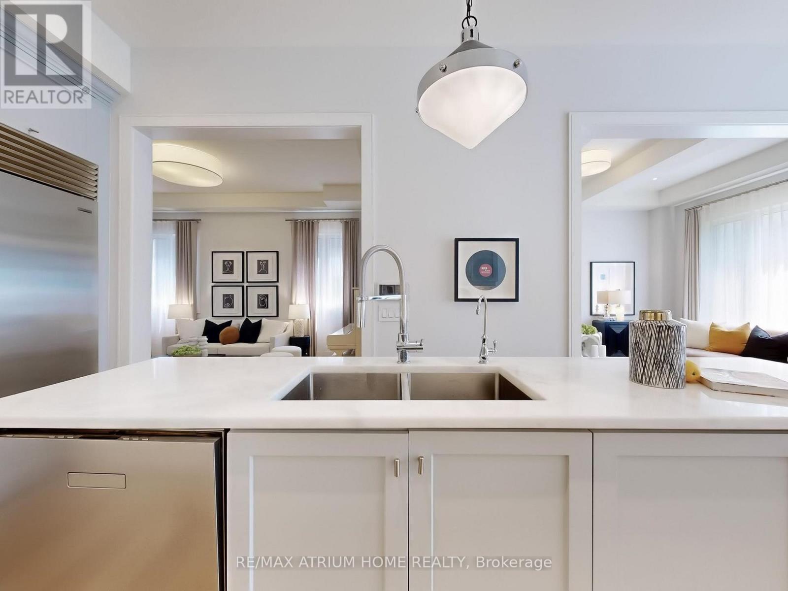 7 Orbit Avenue, Richmond Hill, Ontario  L4C 4Z2 - Photo 14 - N12653672