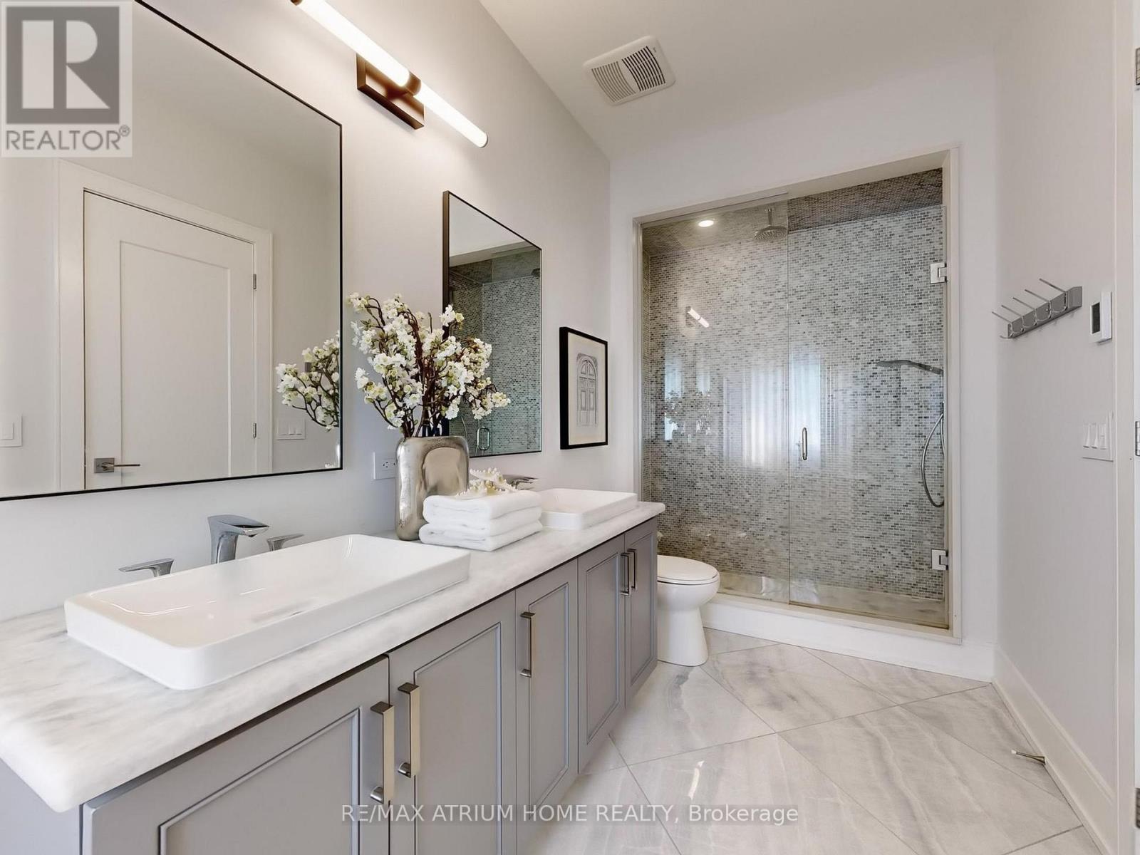 7 Orbit Avenue, Richmond Hill, Ontario  L4C 4Z2 - Photo 28 - N12653672