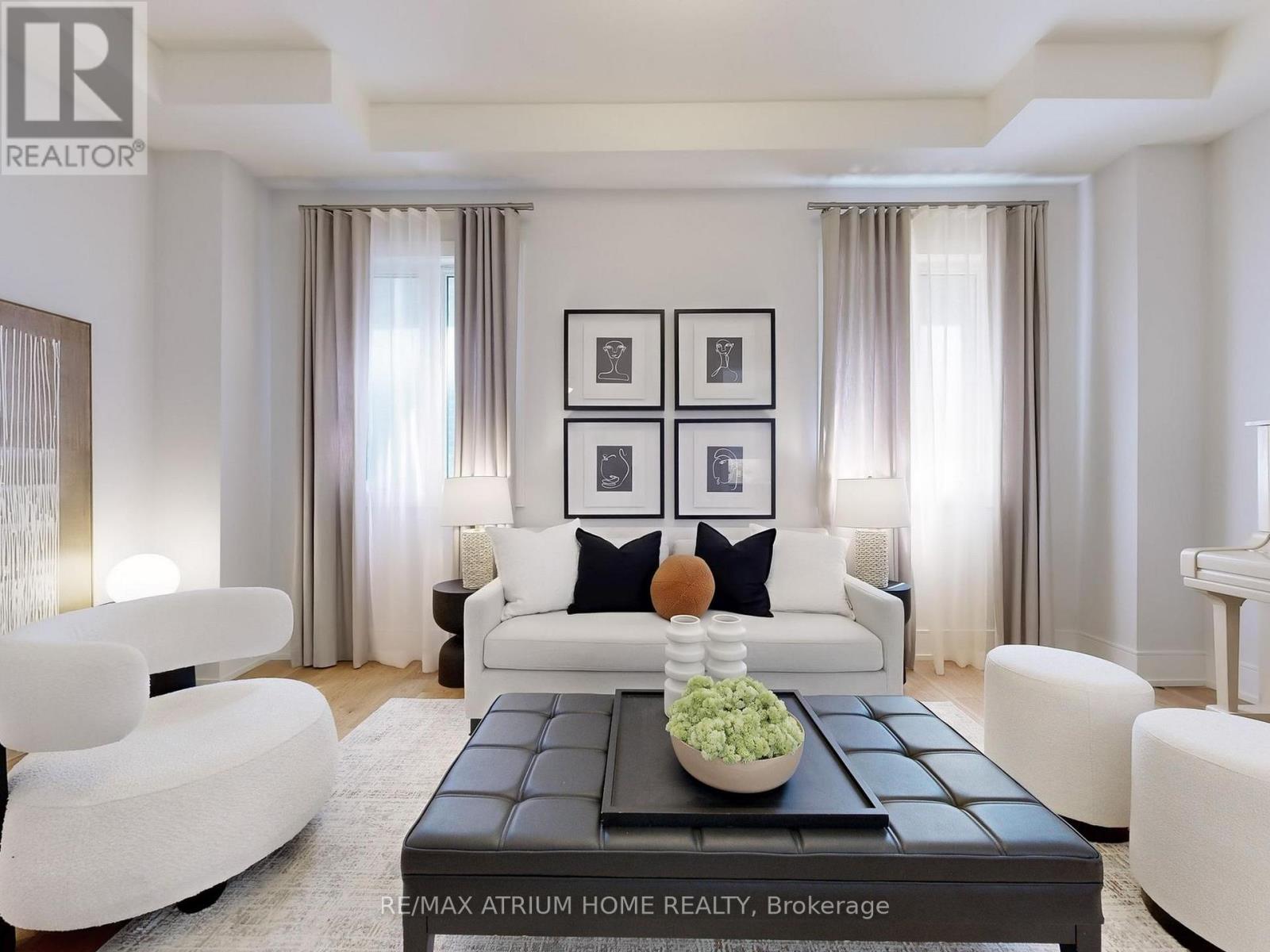 7 Orbit Avenue, Richmond Hill, Ontario  L4C 4Z2 - Photo 3 - N12653672