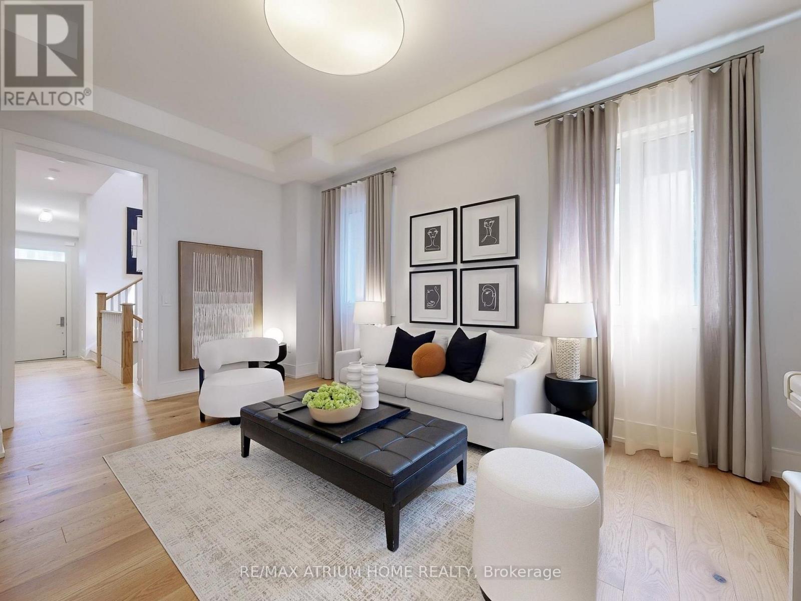 7 Orbit Avenue, Richmond Hill, Ontario  L4C 4Z2 - Photo 4 - N12653672