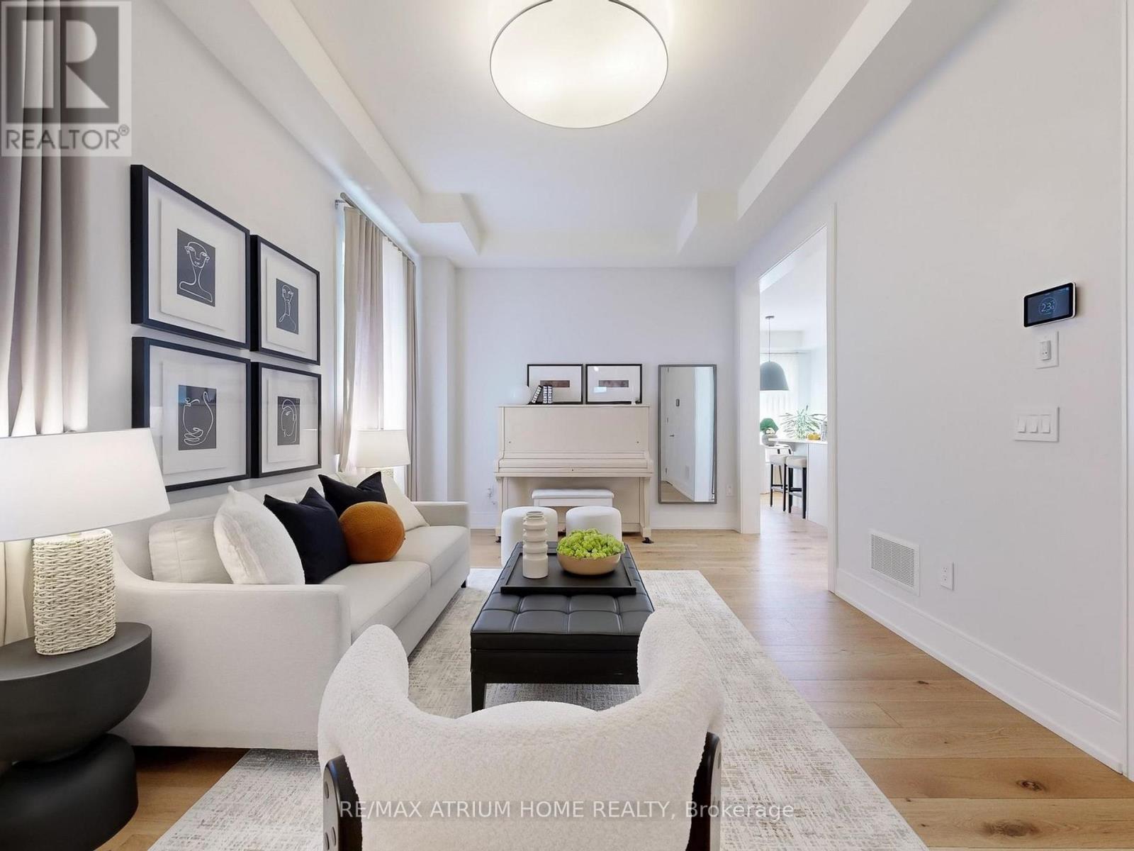 7 Orbit Avenue, Richmond Hill, Ontario  L4C 4Z2 - Photo 5 - N12653672