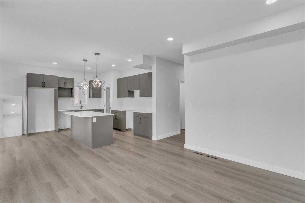 16 Platt Street, Winnipeg, Manitoba  R2R 3B1 - Photo 5 - 202530275