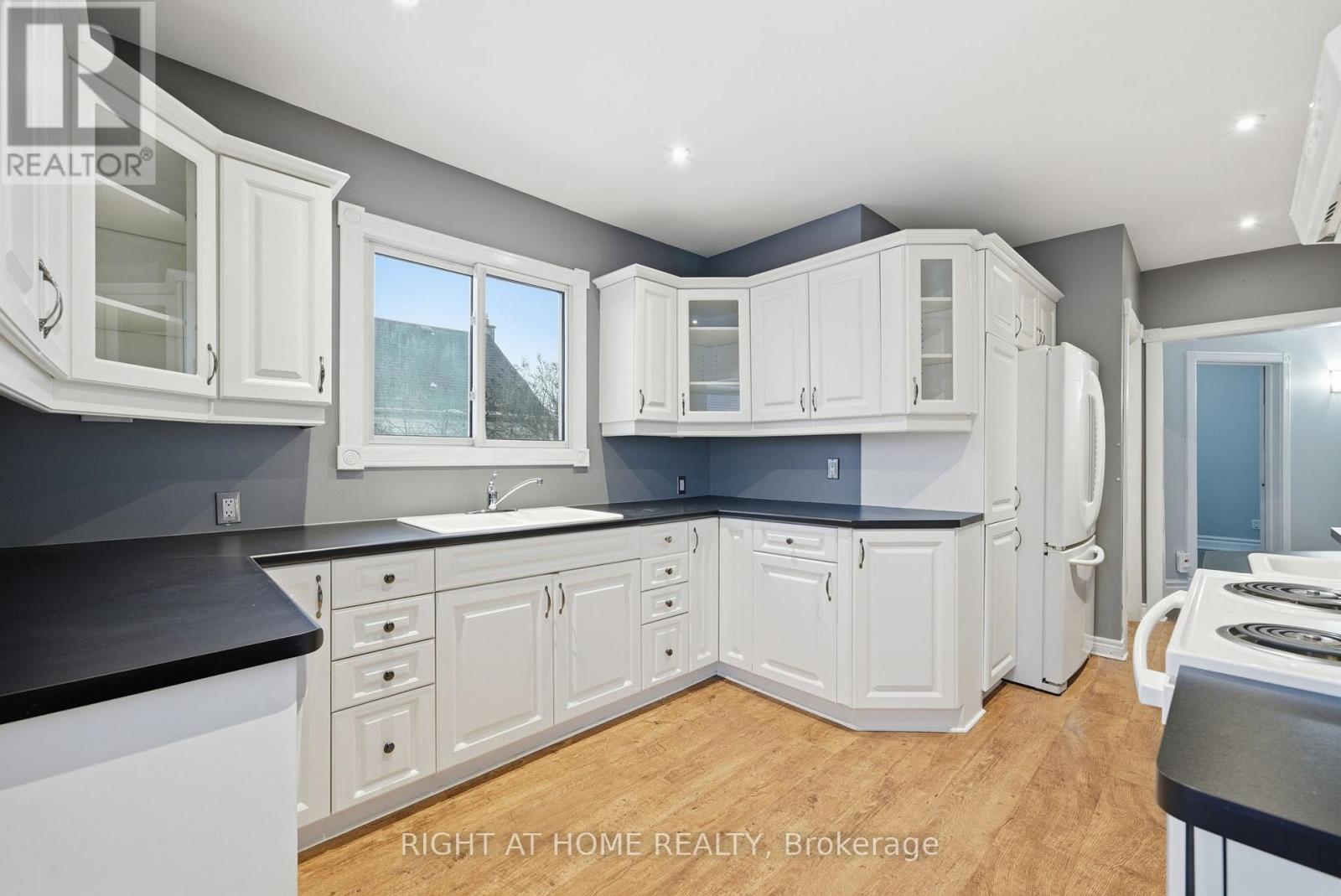 1414 Simcoe Street N, Oshawa, Ontario  L1G 4X6 - Photo 4 - E12653718