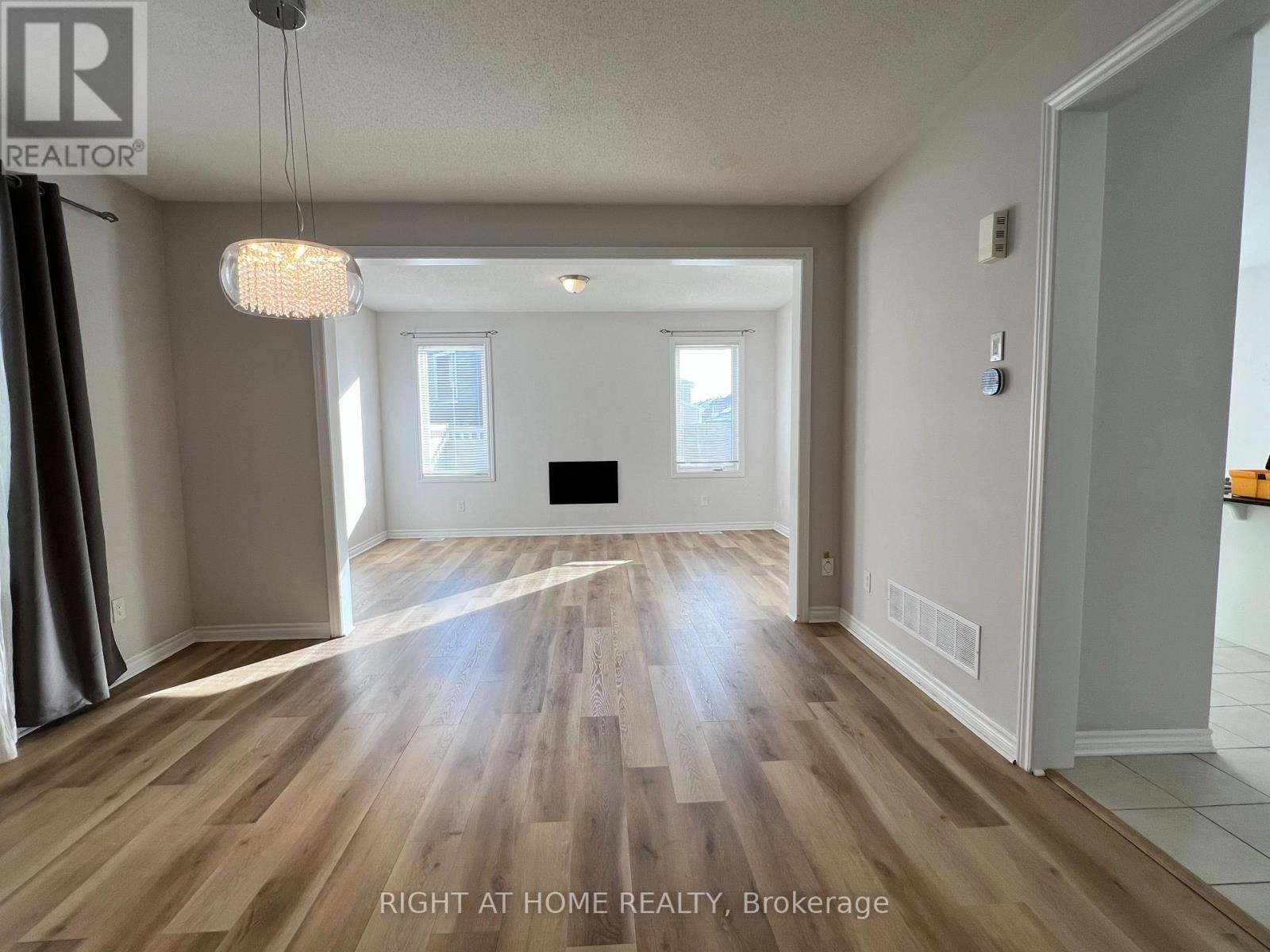 529 Honeylocust Avenue, Ottawa, Ontario  K2V 0K9 - Photo 4 - X12481371