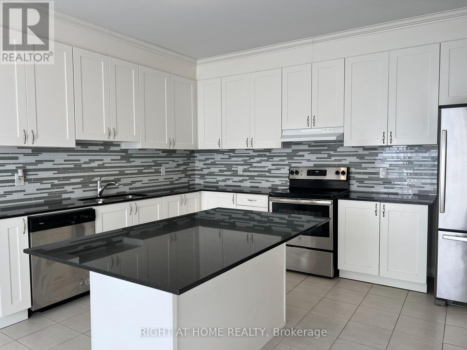 529 Honeylocust Avenue, Ottawa, Ontario  K2V 0K9 - Photo 7 - X12481371