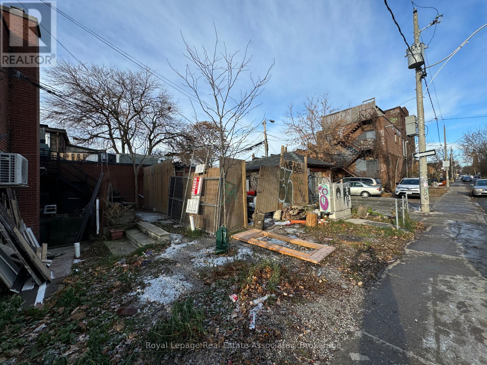 (Rear) - 6 Markham Street, Toronto, Ontario  M6J 1E4 - Photo 8 - C12653728