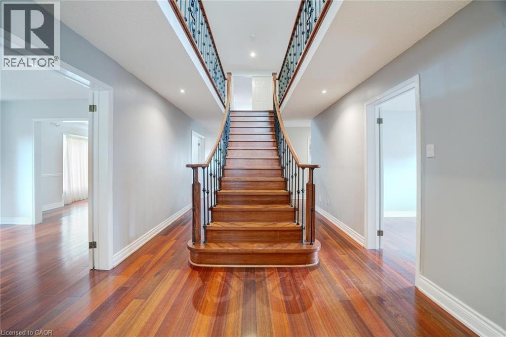 102 Crawford Rose Drive, Aurora, Ontario  L4G 4R9 - Photo 3 - 40790486