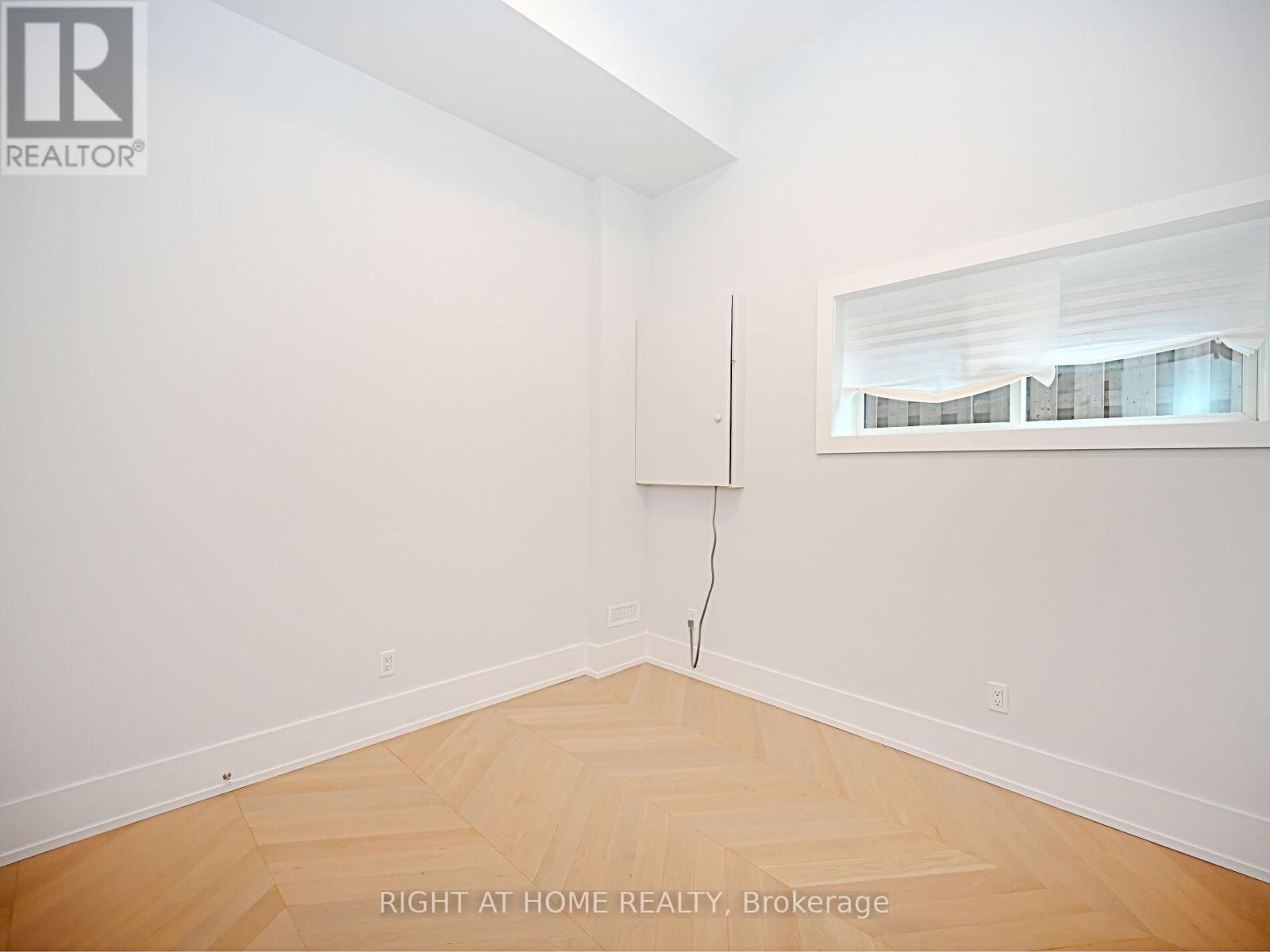 50b Woodlawn Avenue, Mississauga, Ontario  L5G 3K6 - Photo 22 - W12653726