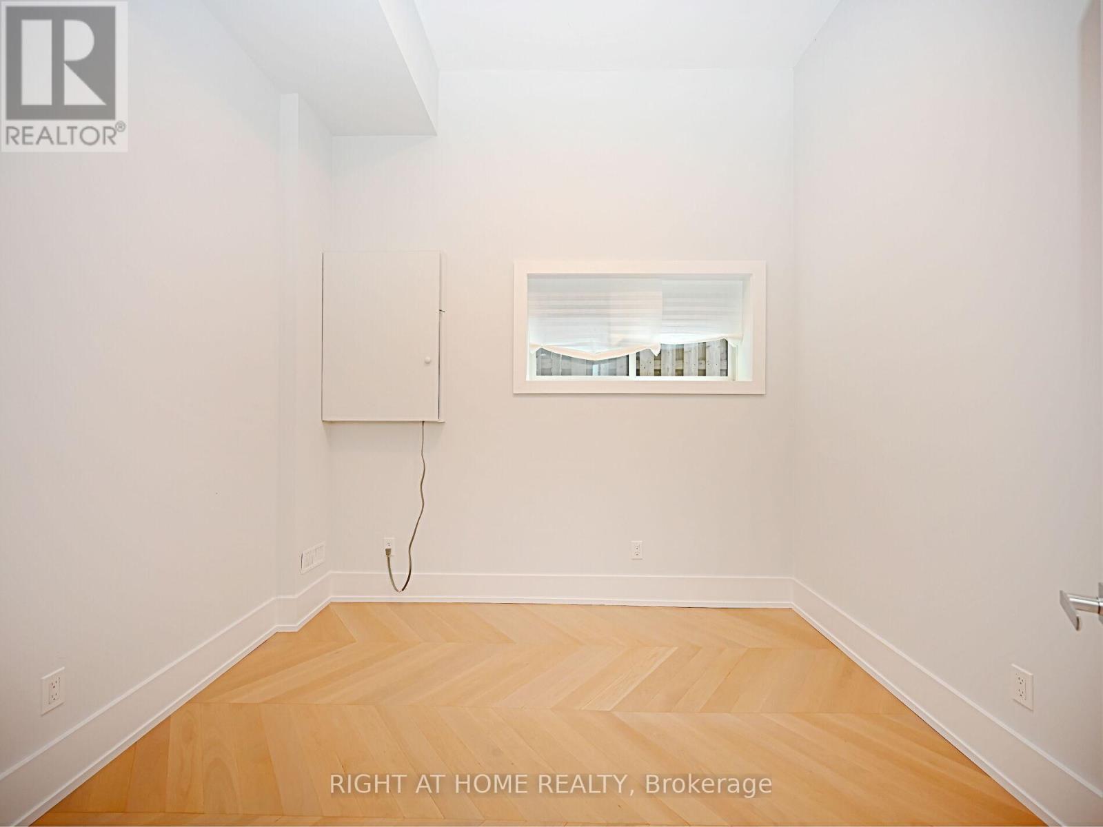 50b Woodlawn Avenue, Mississauga, Ontario  L5G 3K6 - Photo 25 - W12653726