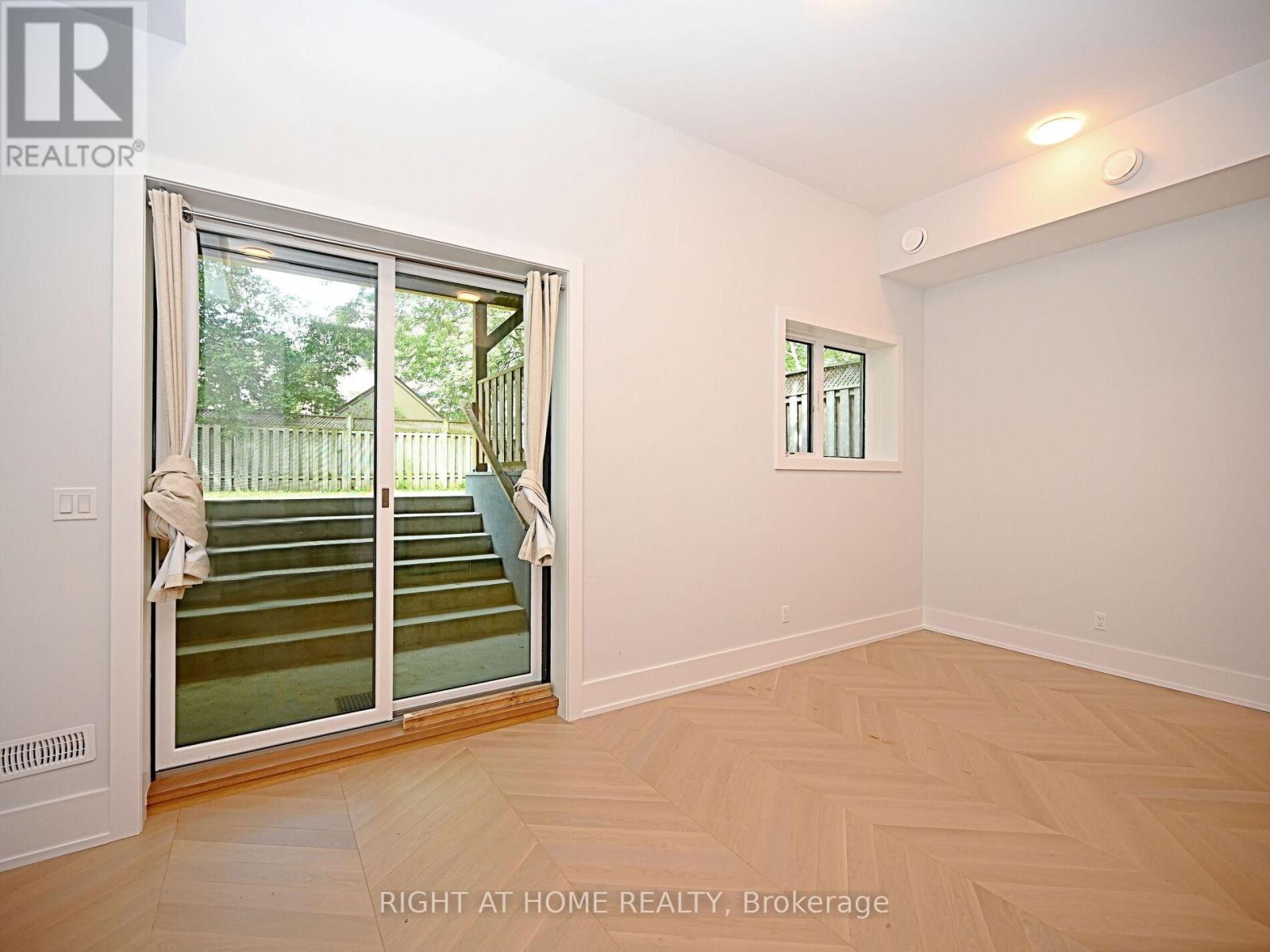 50b Woodlawn Avenue, Mississauga, Ontario  L5G 3K6 - Photo 30 - W12653726