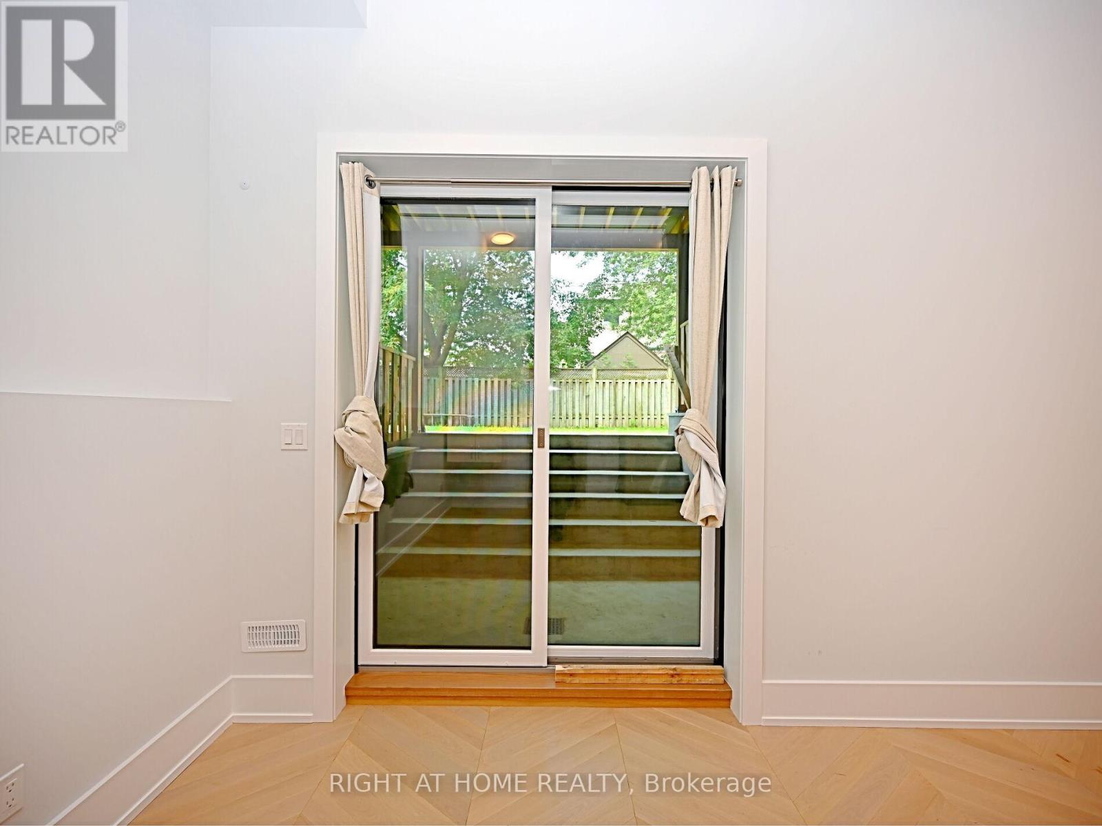 50b Woodlawn Avenue, Mississauga, Ontario  L5G 3K6 - Photo 31 - W12653726